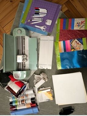 Cricut Explore Air 2 Mint and White Cutting Machine and accessories